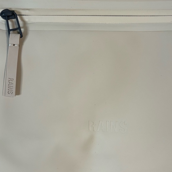 NWT RAINS Rolltop Rucksack Backpack Waterproof Travel Tan Outdoor Chest Strap - Picture 4 of 6